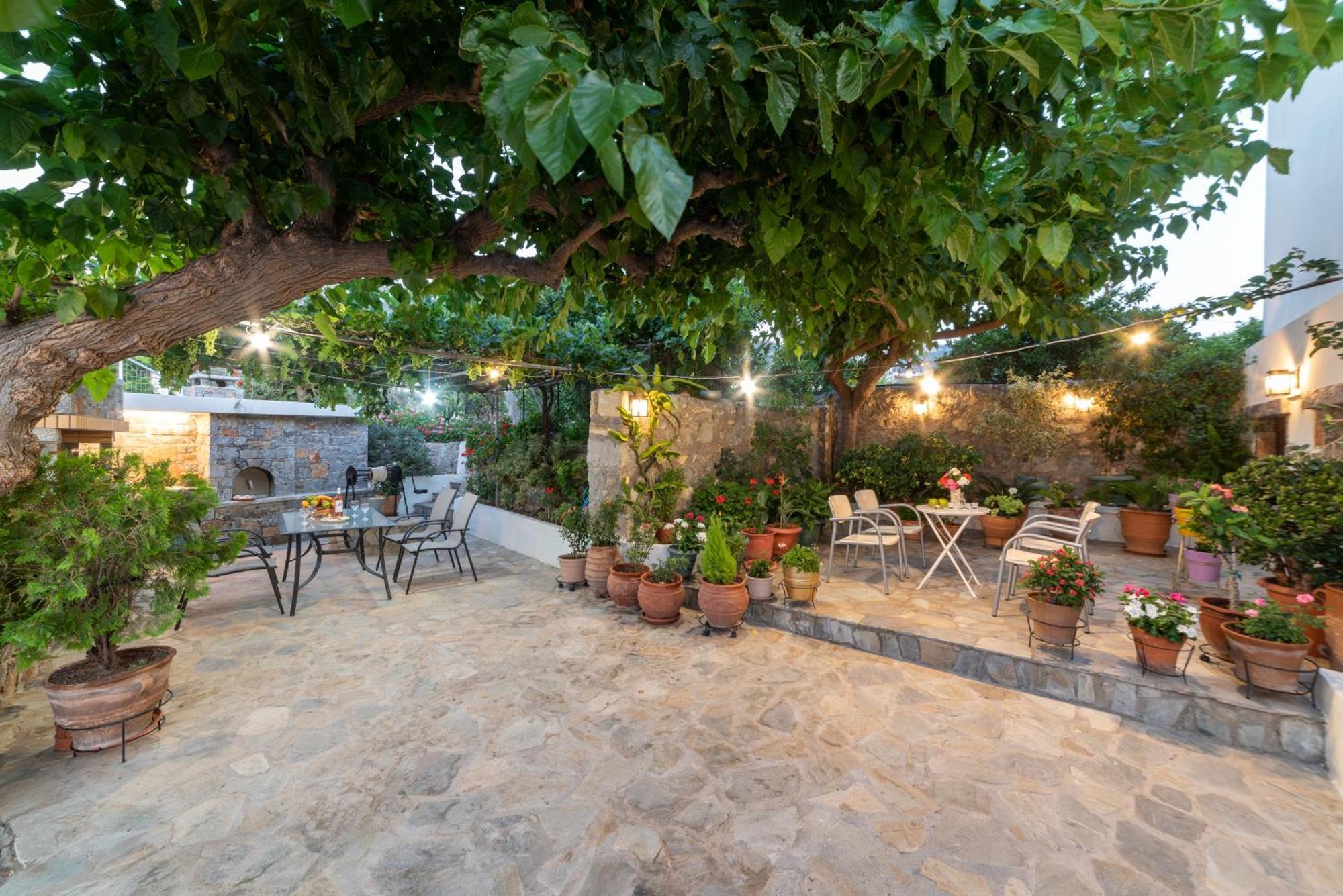 Kounenos House Ísztro Kültér fotó